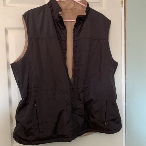 Lightweight reversible brown/beige vest - Picture 8 of 8
